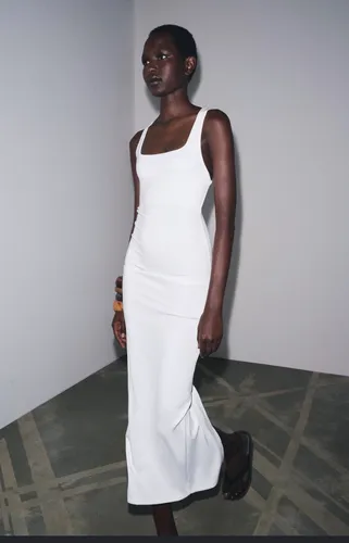 Long sleeveless dress