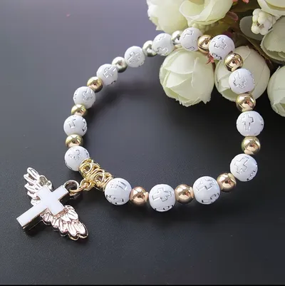 Acrylic cross beaded bracelet