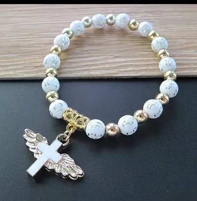 Acrylic cross beaded bracelet