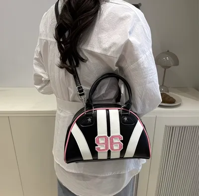 Black trendy women’s bag baseball style
