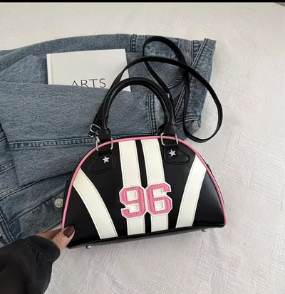 Black trendy women’s bag baseball style