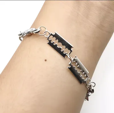Silver razor blade design bracelet
